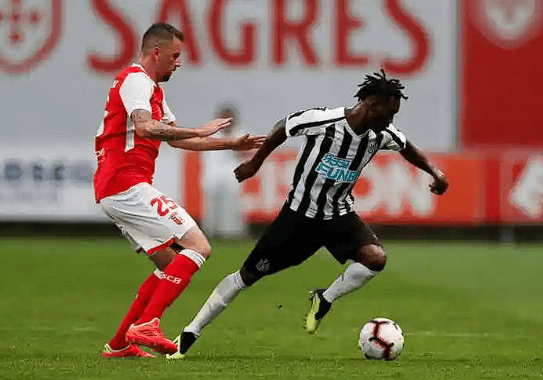 包含赛地聚焦——葡超今晚热度飙升；罗马状态回暖；赛场秩序良好；身体对抗强度拉满的词条