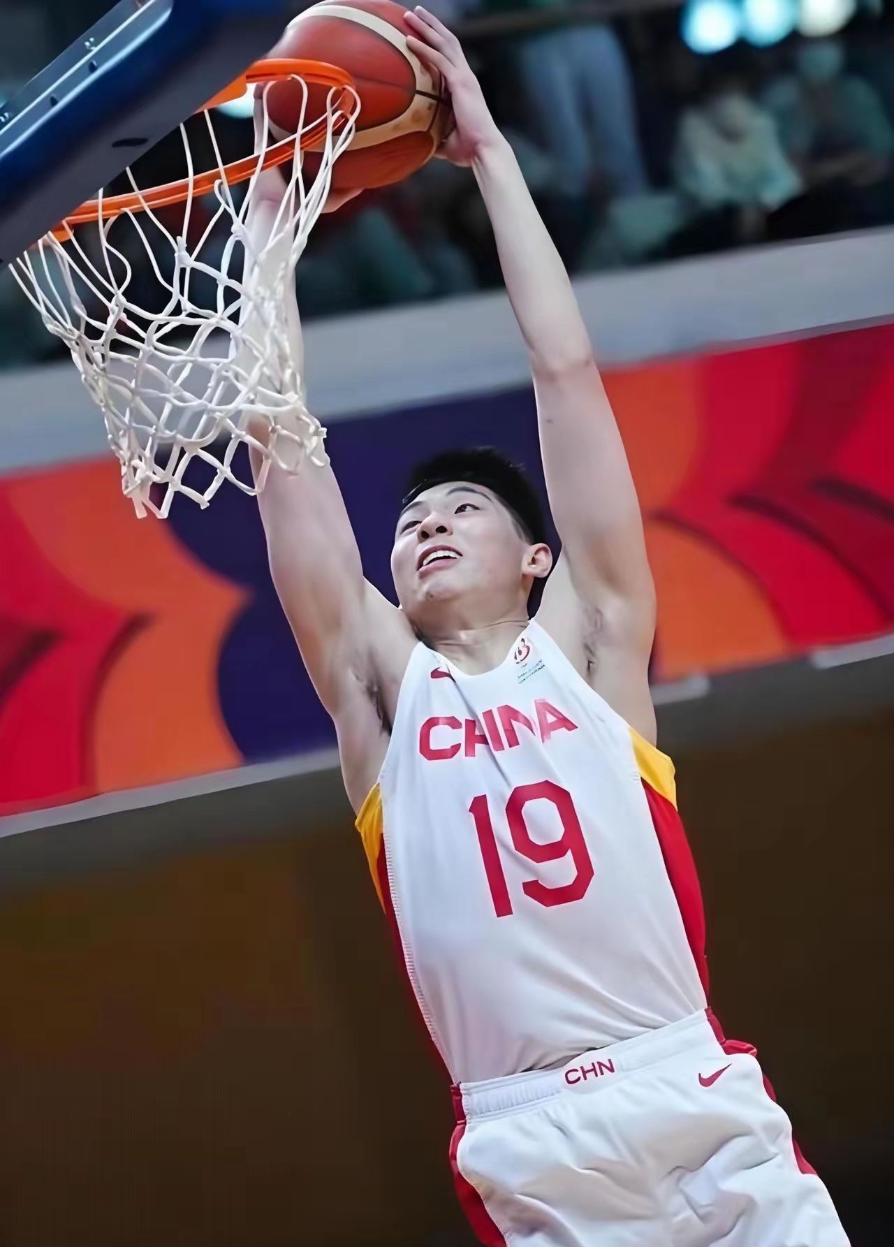 包含转会期突围战来临，广东宏远围绕欧超杯造点机会，目标明确，身体对抗强度拉满的词条